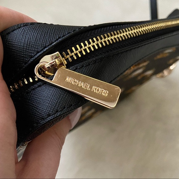MICHAEL Michael Kors Jet Set Taxi Crossbody Bag - Picture 6 of 13